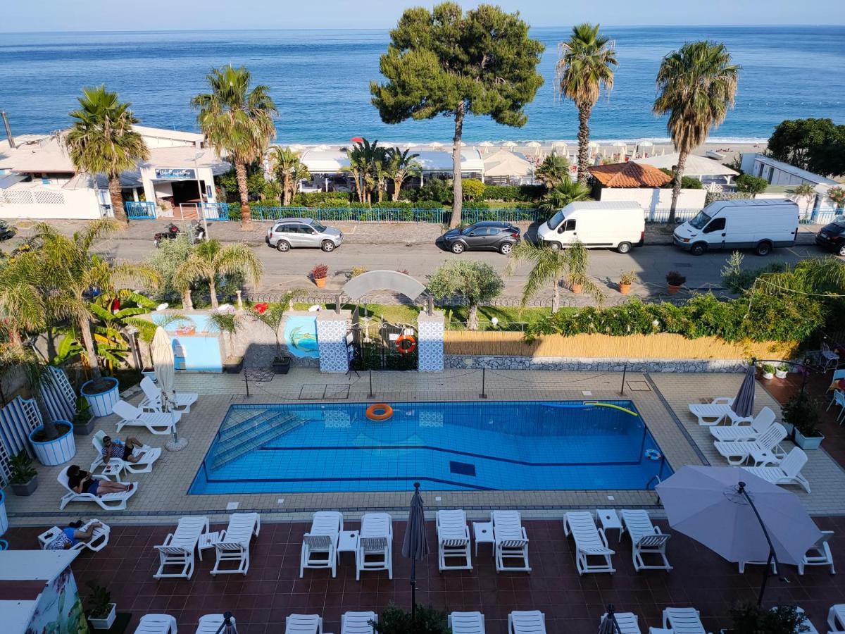 Ferienwohnung Taormina By The Sea Mazzeo Exterior foto