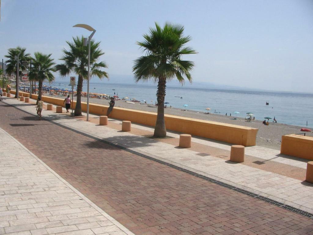 Ferienwohnung Taormina By The Sea Mazzeo Exterior foto