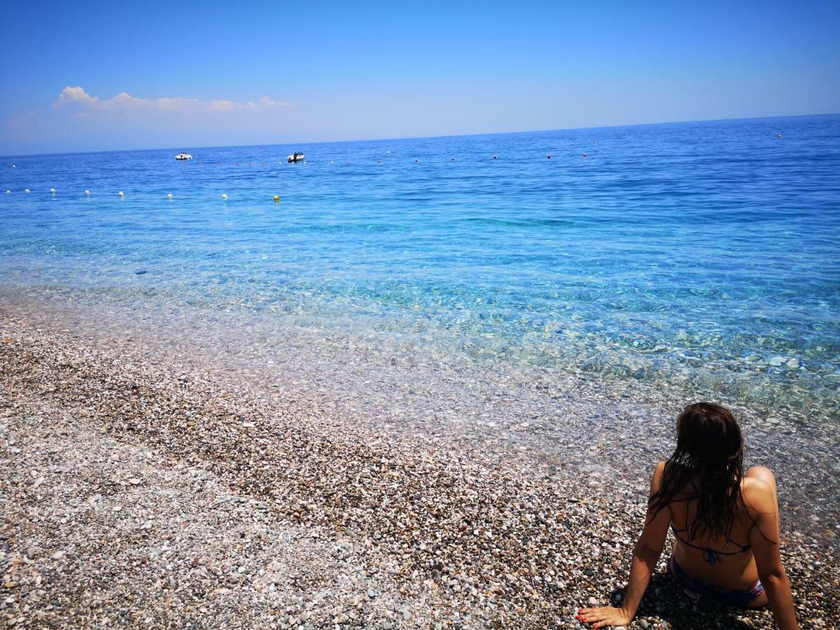 Ferienwohnung Taormina By The Sea Mazzeo Exterior foto