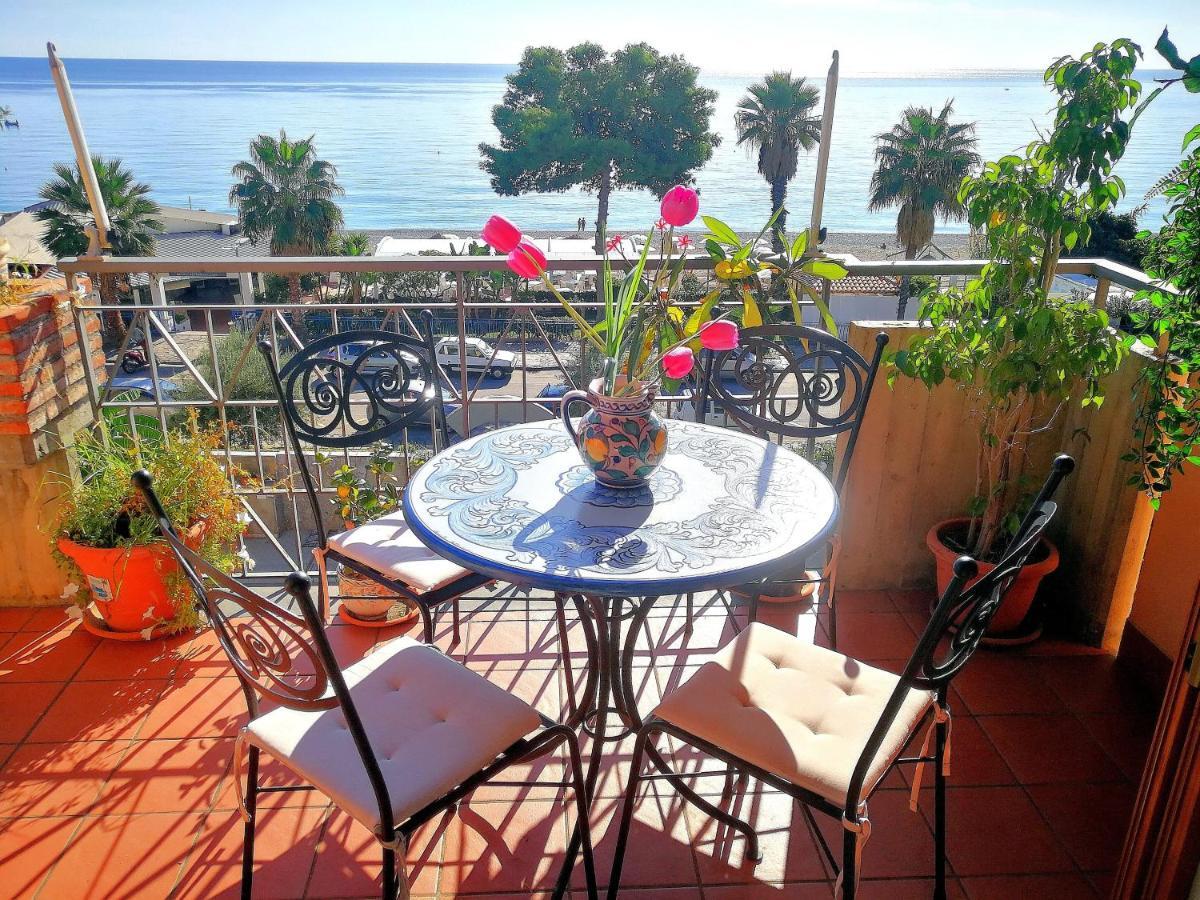 Ferienwohnung Taormina By The Sea Mazzeo Exterior foto