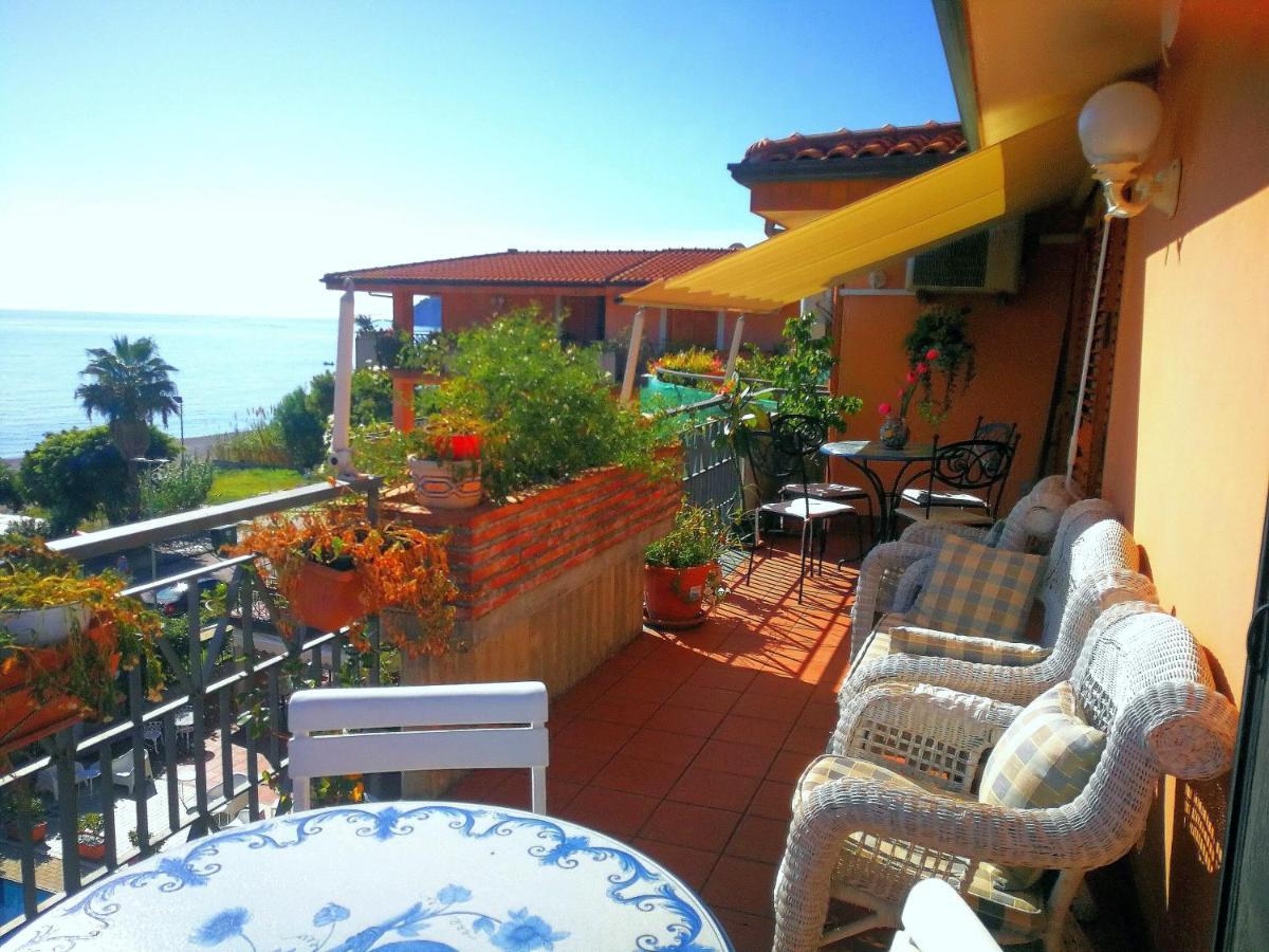 Ferienwohnung Taormina By The Sea Mazzeo Exterior foto