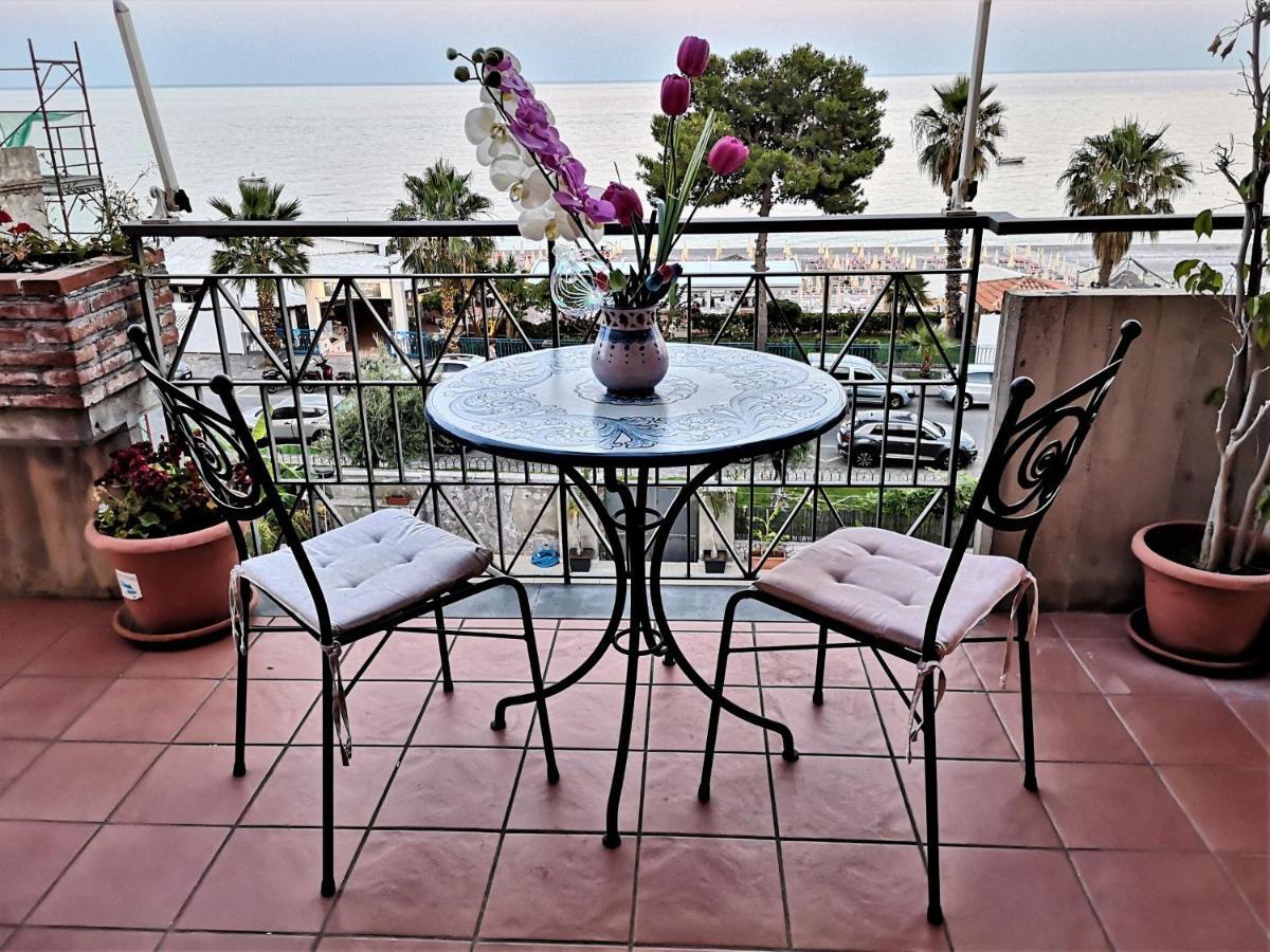 Ferienwohnung Taormina By The Sea Mazzeo Exterior foto